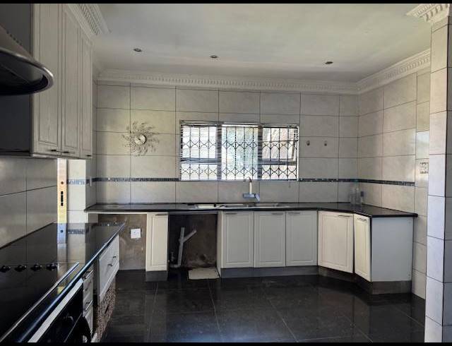 3 BEDROOM PROPERTY TO RENT IN MAYBERRY PARK